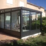 véranda grise sur jardin