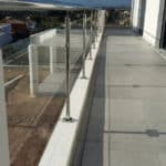 balcon avec grand garde corps inox vitré