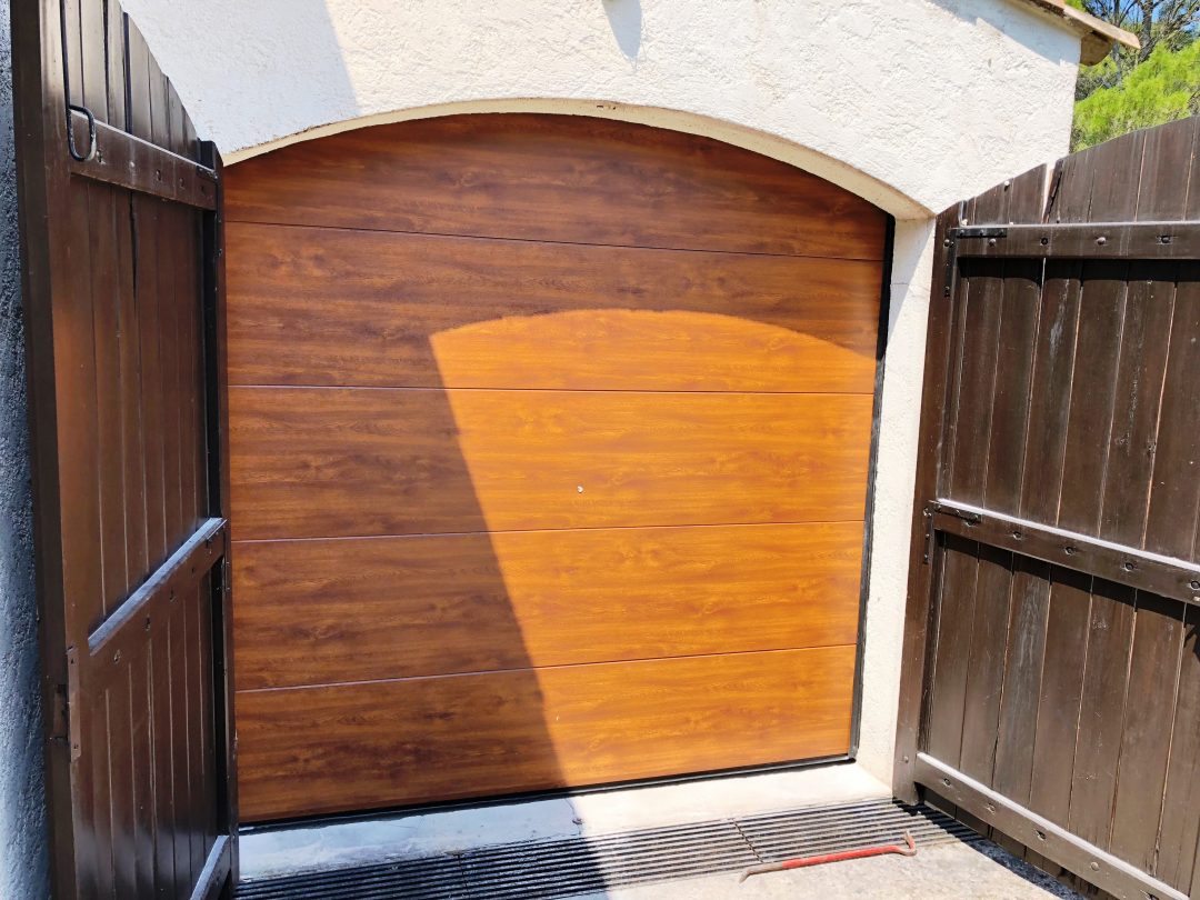 porte de garage en bois