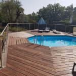 garde corps aluminium autour d'une piscine octogonale