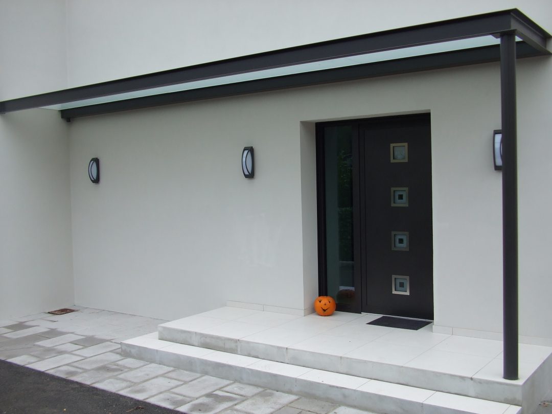 porte d'entrée aluminium avec 4 fenêtres