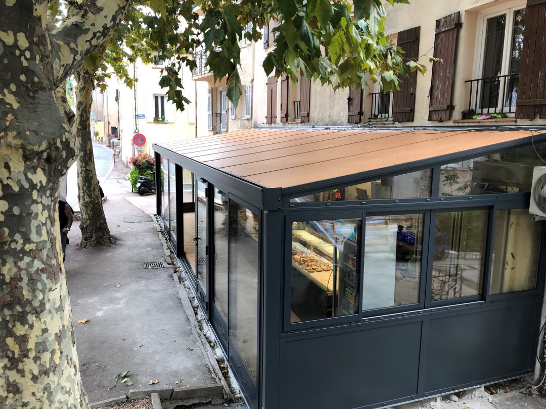 véranda en aluminium pour commerce